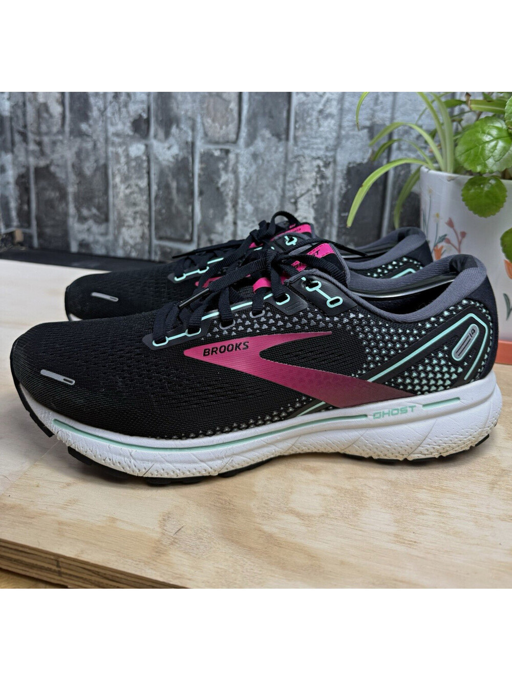 Brooks Ghost 14 Men's Black/Pink/White Low Top Lace-Up Athletic Sneaker